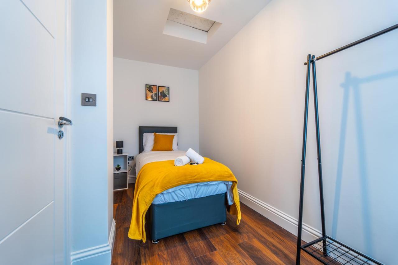 Modern Spacious 4 Bed Hayes Home With Free Parking 외부 사진